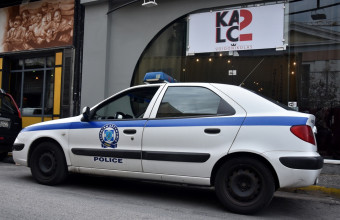 Αιματηρό επεισόδιο σε καφετέρια στον Πειραιά - Αυτοπυροβολήθηκε 24χρονη μετα από καυγά