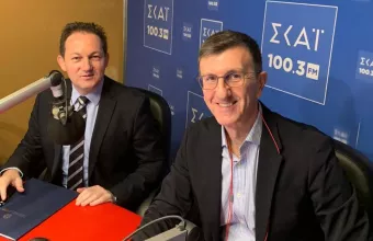 Πέτσας στον ΣΚΑΪ 100,3: Σε όσους υπερφορολογήθηκαν και στους ευάλωτους το υπερπλεόνασμα