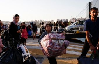 Στον Πειραιά 370 μετανάστες και πρόσφυγες από Χίο και Μυτιλήνη