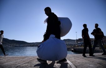Στο λιμάνι του Πειραιά 38 μετανάστες και πρόσφυγες από Μυτιλήνη και Χίο
