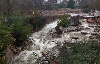 Θάσος: Δρόμοι μετατράπηκαν ξανά σε ποτάμια (vid)