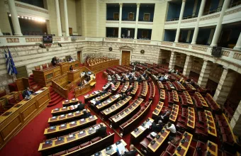 Αναθεώρηση Συντάγματος: Ανταλλαγή πυρών ΝΔ-ΣΥΡΙΖΑ περί ιδεοληψιών και οπισθοδρόμησης