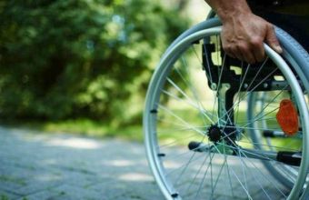 Κοινωνικό μέρισμα: Χωρίς ηλικιακό κριτήριο για τα άτομα με αναπηρία