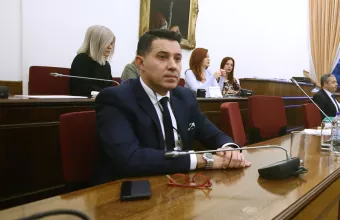 Novartis: Απαλλάσεται με βούλευμα από την κατηγορία της παθητικής δωροδοκίας ο Νίκος Μανιαδάκης