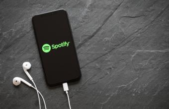 Το Spotify δεν θα απαγορεύσει εντελώς τη μουσική από AI