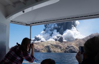 Ν. Ζηλανδία: Φόβοι για 13 νεκρούς από την έκρηξη του ηφαιστείου – Ο απολογισμός