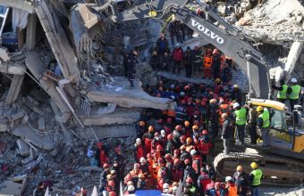 Σεισμός στην Τουρκία: Στους 39 οι νεκροί - Αγωνία για τους εγκλωβισμένους