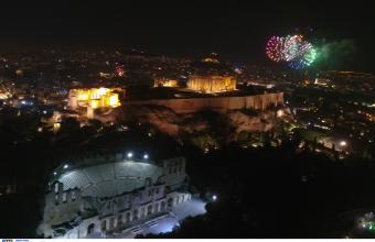 Πρωτοχρονιά: Η Αθήνα θύμισε... Broadway - Εντυπωσιακές φωτό από Αθήνα - Θεσσαλονίκη