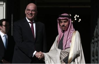 Συνάντησή του Νίκου Δένδια με τον υπουργό Εξωτερικών της Σαουδικής Αραβίας