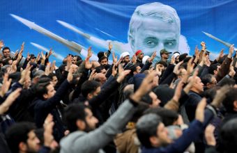 Στο Ιράν η σορός Σουλεϊμανί - Τραμπ: Έτοιμοι για χτυπήματα σε 52 στόχους (vid)