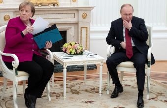 «Απαράδεκτο να είναι στη φυλακή»: Η Μέρκελ ζήτησε από τον Πούτιν απελευθέρωση Ναβάλνι
