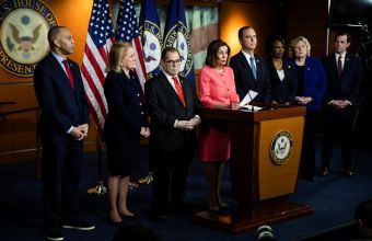 ΗΠΑ: Η Βουλή ενέκρινε τη διαβίβαση στη Γερουσία των άρθρων για την παραπομπή Τραμπ