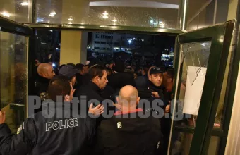 Χίος: Ένταση στη συνεδρίαση του Δημοτικού Συμβουλίου για νέο χώρο μεταναστών (vid)