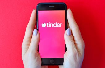 «Κουμπί πανικού» στο Tinder σώζει από τα επικίνδυνα ραντεβού