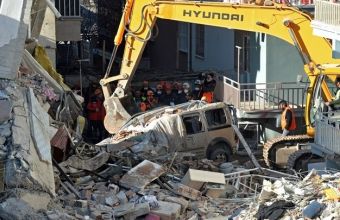 Τουρκία: 41 νεκρoί από τον σεισμό - Οι αρχές τερματίζουν τις επιχειρήσεις διάσωσης
