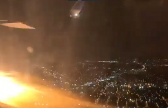 Αγωνία στον αέρα: Κινητήρας αεροπλάνου πήρε φωτιά μετά την απογείωση (Video)