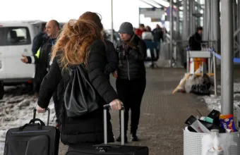 Τι δήλωσε στον ΣΚΑΪ συνεπιβάτης της 38χρονης που διαγνώσθηκε με κορωνοϊό 