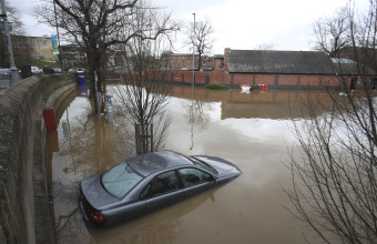 Συνεχίζονται οι βροχές και οι πλημμύρες στη Βρετανία