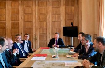 Συνάντηση του Κώστα Μπακογιάννη με τον πρόεδρο της ΕΤΕπ Βέρνερ Χόγερ