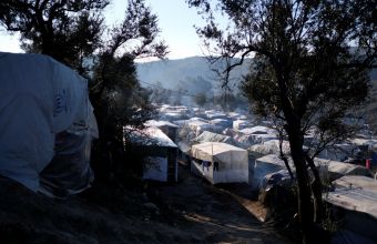Μυτιλήνη: Εκατοντάδες άτομα έφυγαν από τη Μόρια προς το λιμάνι