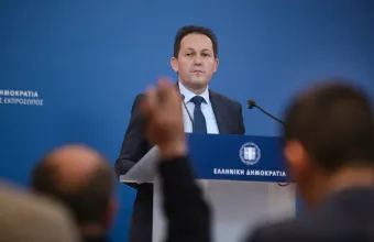 Κορωνοϊος: Εξετάζεται σοβαρά η απαγόρευση συναθροίσεων άνω των 10 ατόμων