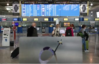 Κορωνοϊός: Εξετάζεται σοβαρά να διακοπούν οι επιβατικές πτήσεις από και προς Ελλάδα 