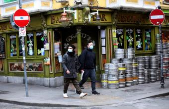 Σχεδόν 140.000 Ιρλανδοί βρέθηκαν άνεργοι εξαιτίας του κορωνοϊού