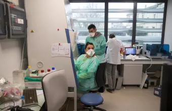 Κορωνοϊός: Δύο ακόμη νεκροί στη Γαλλία - Ματαιώνει τις επισκέψεις του ο Μακρόν