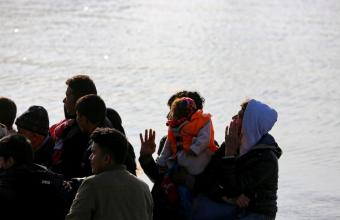 Αρματαγωγό πλοίο στη Λέσβο για προσωρινή διαμονή οικογενειών προσφύγων