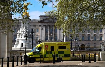 Υπερπλήρεις οι ΜΕΘ στο Λονδίνο - Ζητούν μεταφορά ασθενών σε άλλες πόλεις