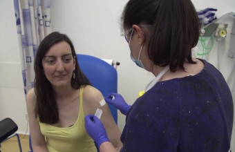 Βρετανία: Γεγονός η πρώτη δοκιμή του εμβολίου για τον κορωνοϊό σε ανθρώπους