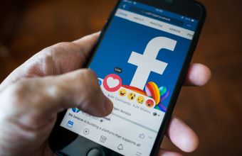 «Απειλή! Έκαναν καταστροφικές επιλογές»: Καταθέτει η πρώην μάνατζερ Facebook μετά το κρασάρισμα