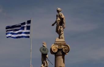 Bloomberg: Οι σεμνοί Έλληνες δείχνουν στον κόσμο πώς αντιμετωπίζεται ο κορωνοϊός