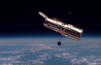 «Γιγαντιαίο μωρό»: Το Hubble εντόπισε πλανήτη με μάζα 9 φορές μεγαλύτερη του Δία- Δείτε φωτογραφίες