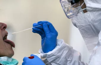 Προειδοποίηση ΠΟΥ: «Όχι» σε πρόωρη χαλάρωση των περιοριστικών μέτρων