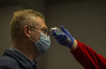 Kορωνοϊός - Βρετανία: Πάνω από 100.000 τα κρούσματα και πάνω από 13.000 οι θάνατοι 