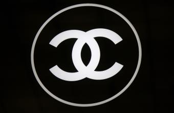 Κορωνοϊός: Στην παραγωγή ιατρικών μασκών προχωρά η Chanel