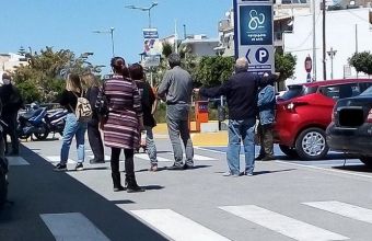 Κρήτη: Χαμός στα σούπερ μάρκετ - Μεγάλες ουρές και αστυνομική παρέμβαση