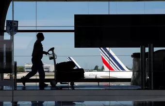 Κομισιόν: Χωρίς κενές θέσεις αλλά με μάσκα οι πτήσεις