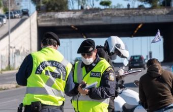 Κορωνοϊός: Συλλήψεις και παραβάσεις την πρώτη μέρα εφαρμογής των νέων μέτρων στη χώρα