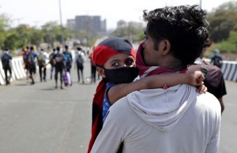 Κορωνοϊός - Ινδία: 3η χώρα στον κόσμο σε κρούσματα - Ανακλήθηκε η απόφαση για Ταζ Μαχάλ