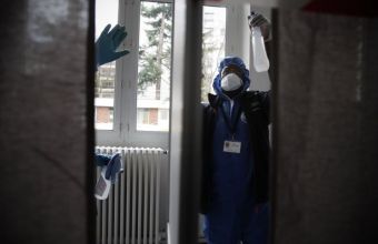 Κορωνοϊός - Γαλλία: Άλλοι 330 νεκροί, μειώνονται οι νοσηλευόμενοι σε ΜΕΘ