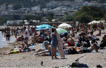 Μένουμε παραλία: Οι πολίτες άφησαν το σπίτι και εξόρμησαν στις παραλίες (pics - vid)