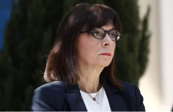 Φολέγανδρος: Ανάρτηση Σακελλαροπούλου για την έμφυλη βία και τη γυναικοκτονία