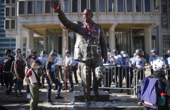 Φιλαδέλφεια: Αφαίρεσαν το άγαλμα του Frank Rizzo, πρώην αρχηγού αστυνομίας και ρατσιστή δημάρχου