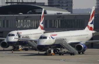 Βρετανία: Αεροπορικές και τουριστικές εταιρείες πιέζουν την κυβέρνηση να χαλαρώσει τους ταξιδιωτικούς περιορισμούς