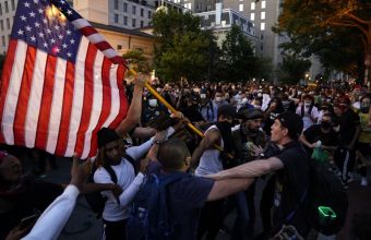 ΗΠΑ: Tο 64% των Αμερικανών συμφωνούν με τις διαδηλώσεις - Δεν εγκρίνουν αντίδραση Τραμπ