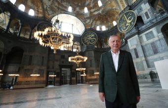 Σόου Ερντογάν στην Αγία Σοφία: Επέβλεψε τις εργασίες για τη μετατροπή σε τζαμί