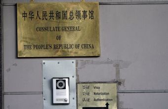FBI: Η Κίνα κρύβει φυγά επιστήμονα στο προξενείο του Χιούστον - Απειλές Πεκίνου