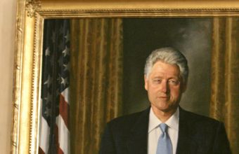 Δεν θέλει να τους βλέπει ούτε ζωγραφιστούς: Ο Τραμπ «εξόρισε» τα πορτρέτα Κλίντον - Μπους